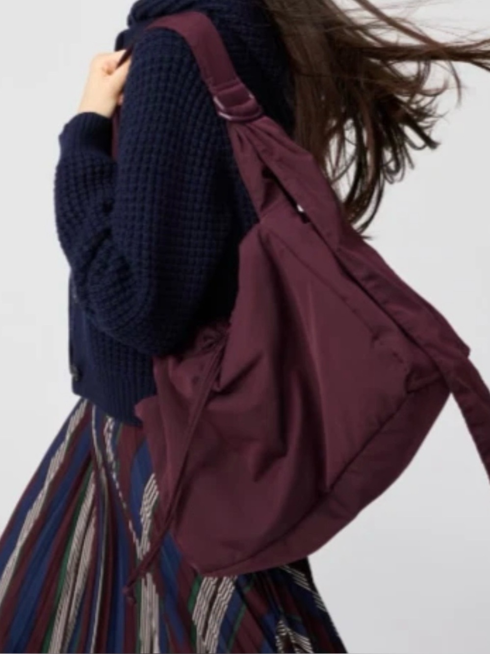 Uniqlo soft puffy tote Everyday Shoulder Tote in Deep Plum